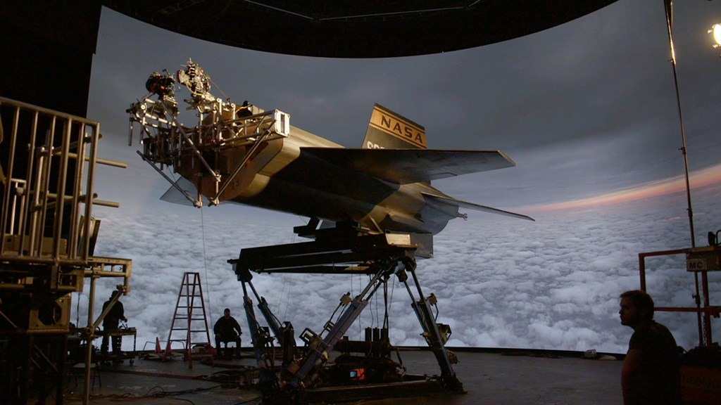 这条"通道" 将电影工业中的 production design 美术,cinematography